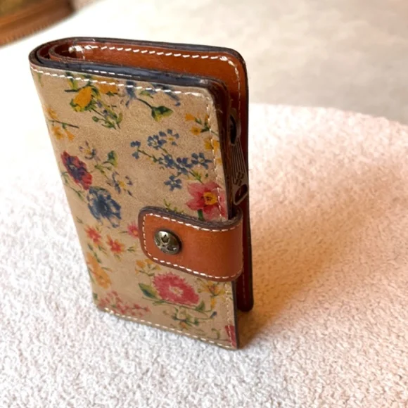 Patricia Nash Chiara Floral Design - Picture 2 of 10